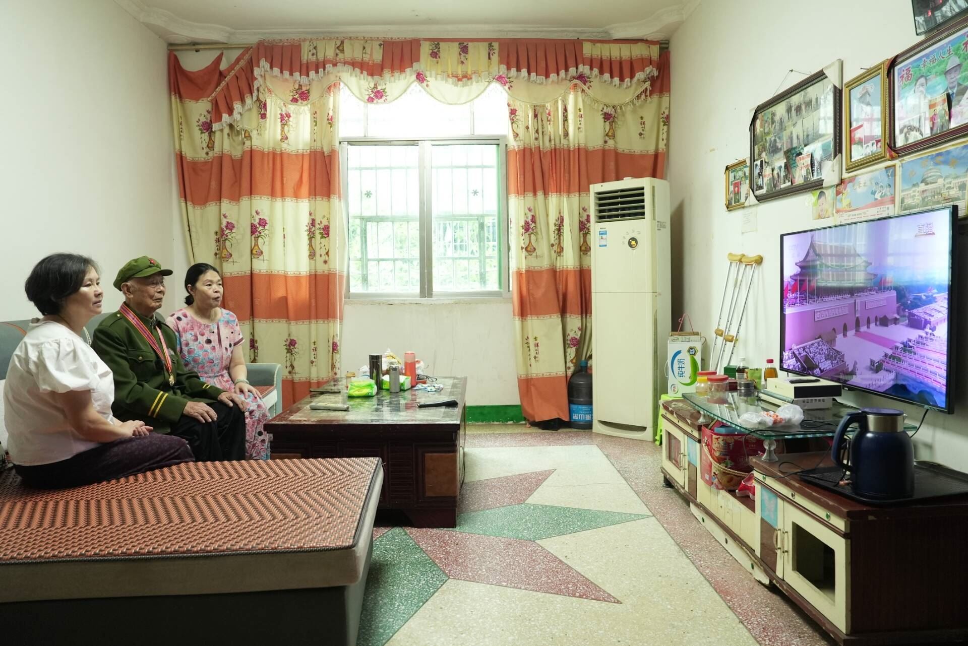 开州各界干部群众收看纪念中国人民抗日战争暨世界反法西斯战争胜利80周年大会反响热烈