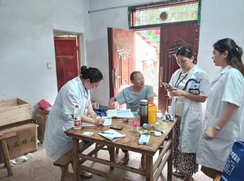 厚坝镇卫生院开展家庭医生现场履约服务活动