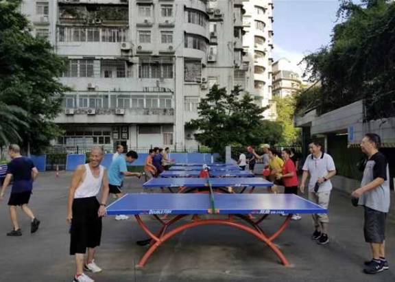 一针穿千线 真情暖民心