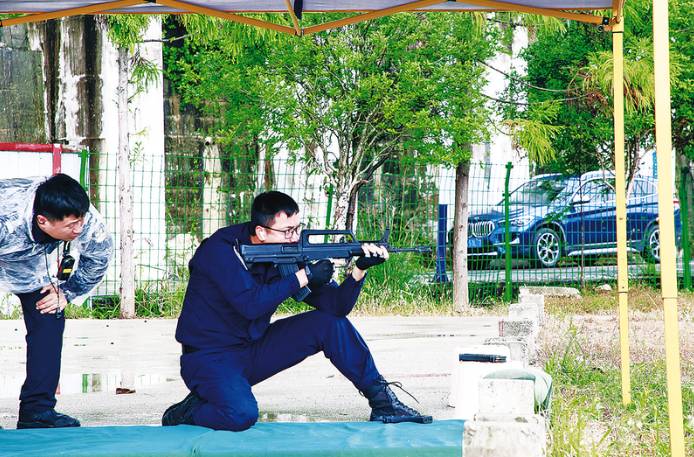 区公安局举行2025年射击技能大比武