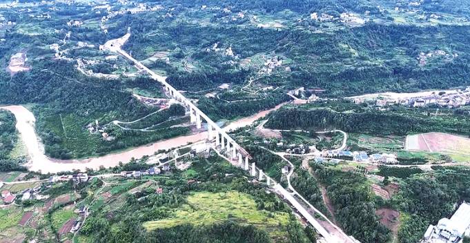 开州：两条高铁建设进度超八成